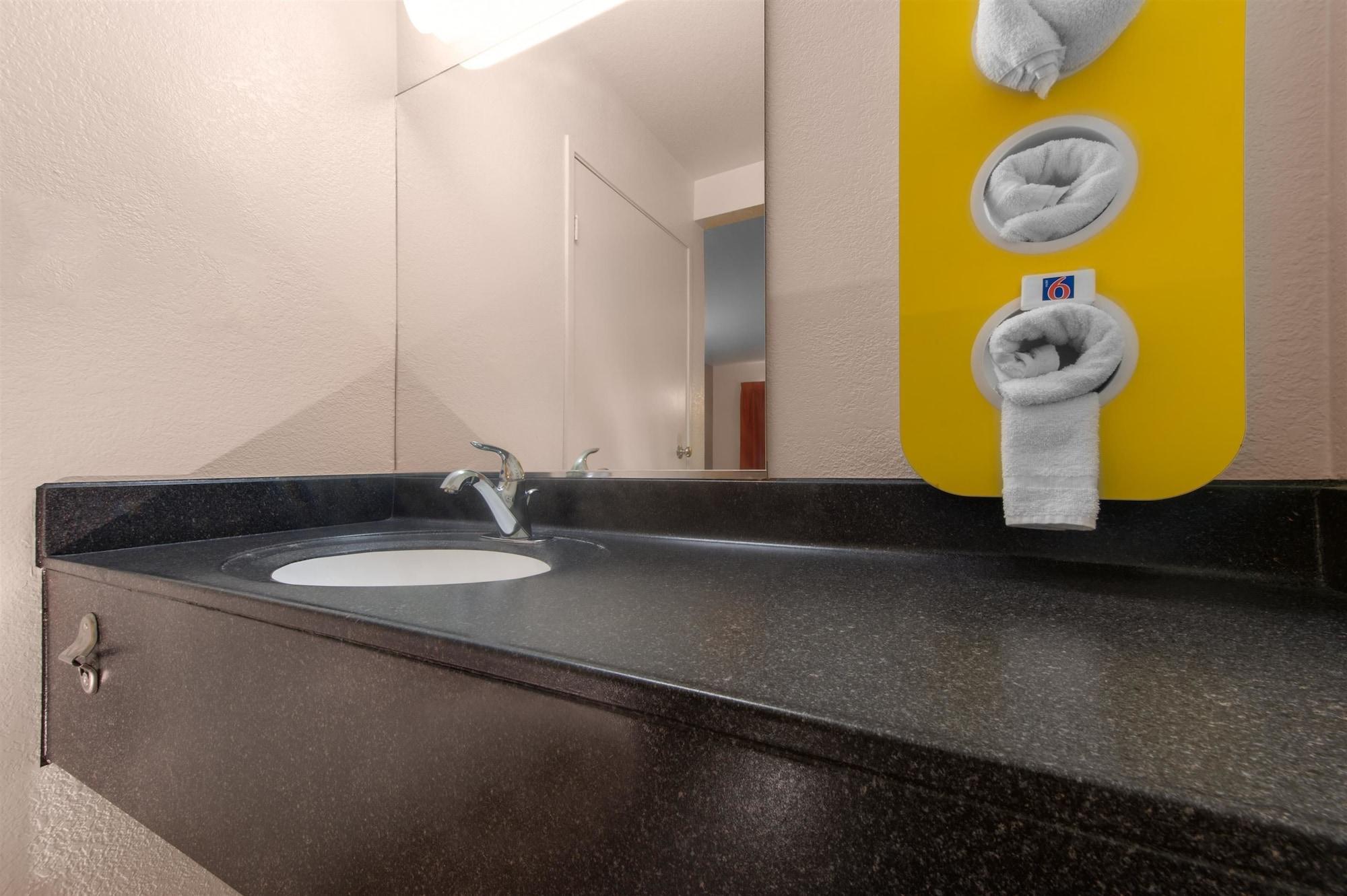 Travelodge By Wyndham Brattleboro Vt 외부 사진