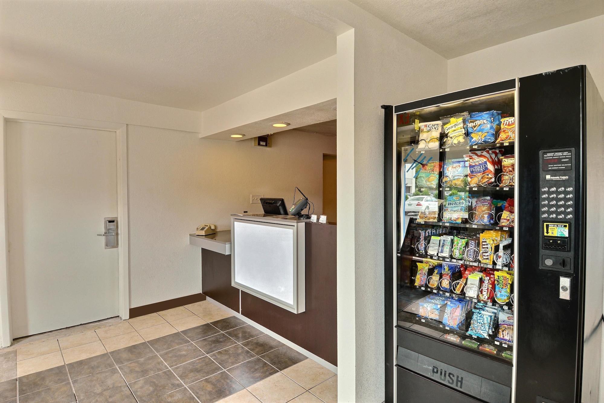 Travelodge By Wyndham Brattleboro Vt 외부 사진