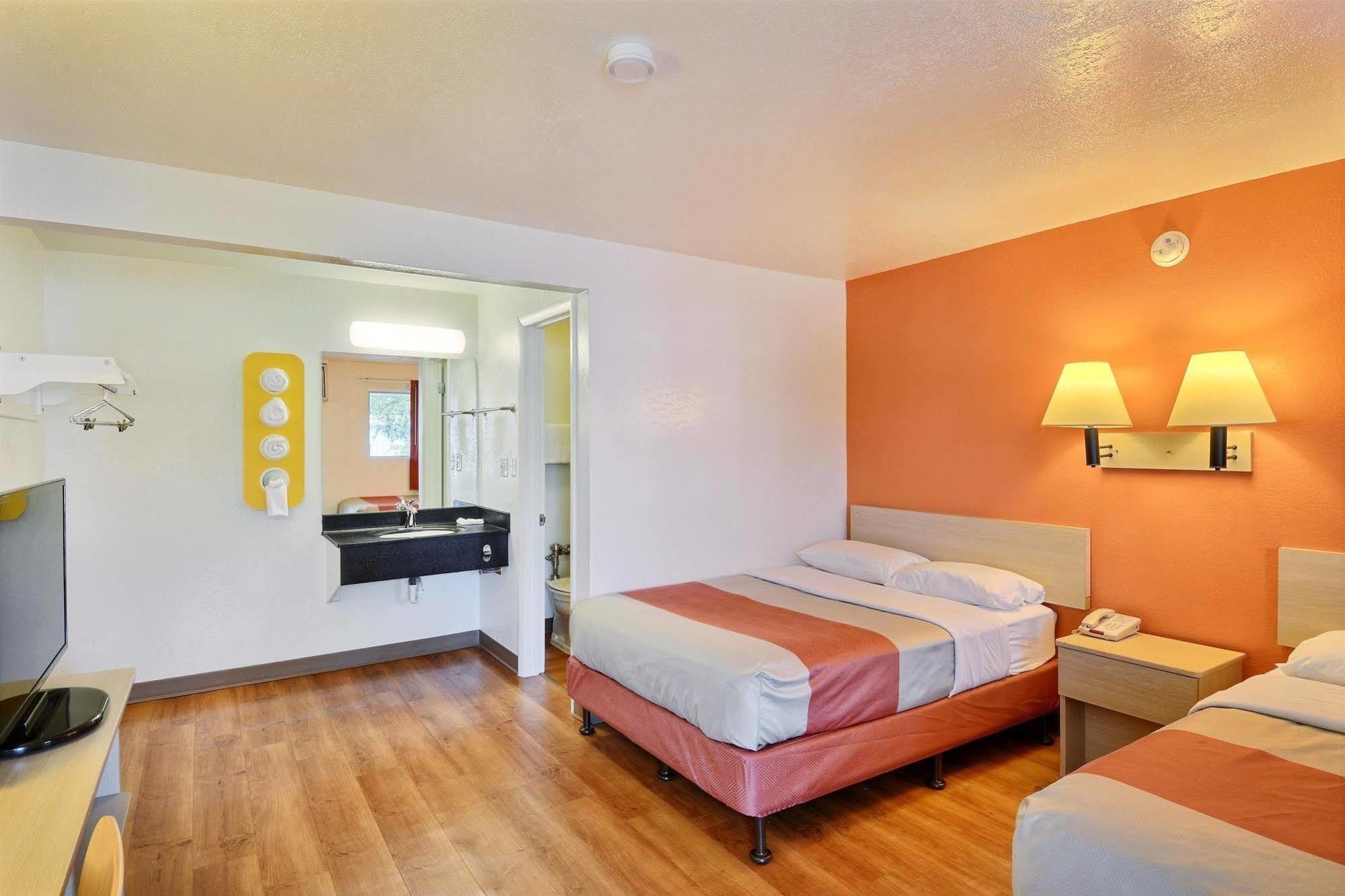 Travelodge By Wyndham Brattleboro Vt 외부 사진